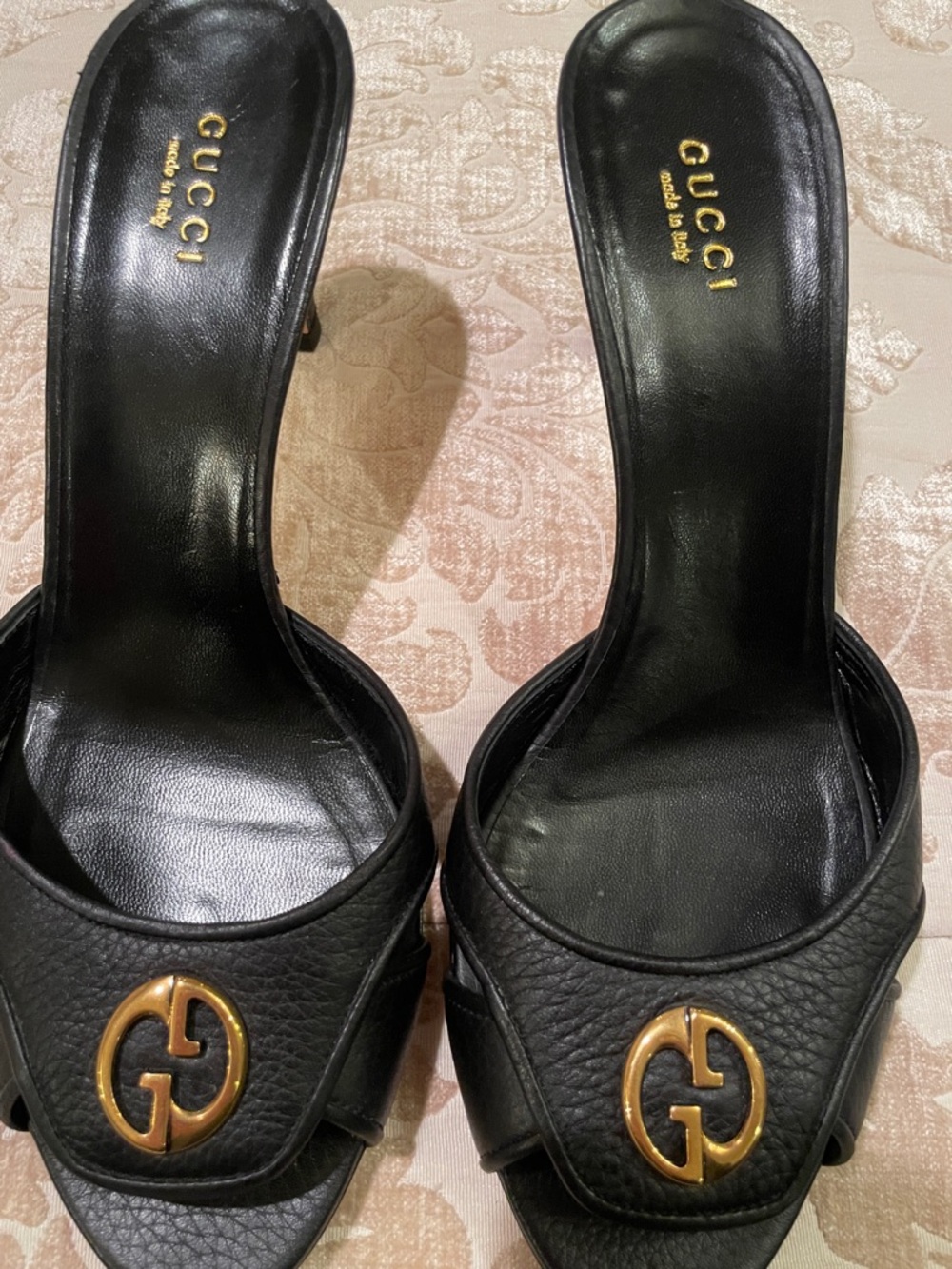 Gucci Black Leather Open-Toe Mule Sandals with Gold GG Medallion - Picture 3 of 4